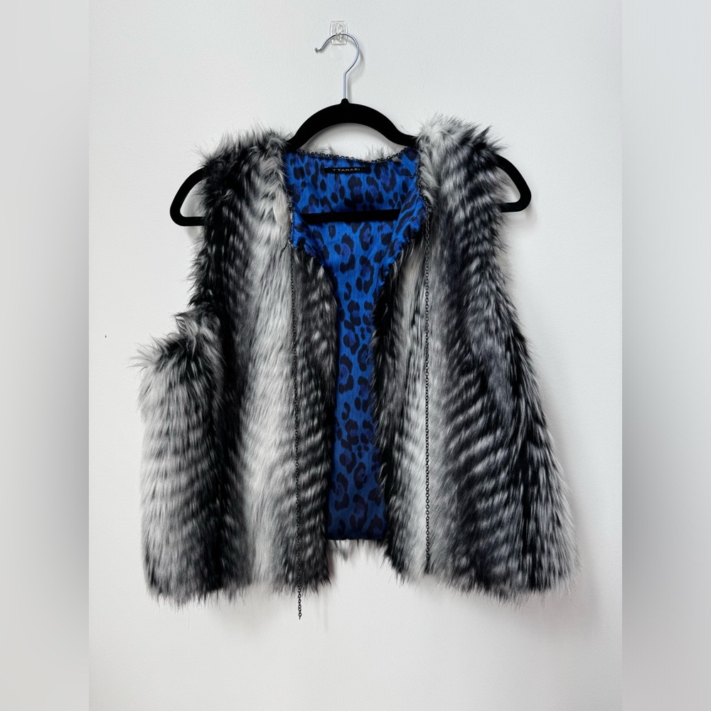 T TAHARI Cropped Faux-Fur Sleeveless Vest